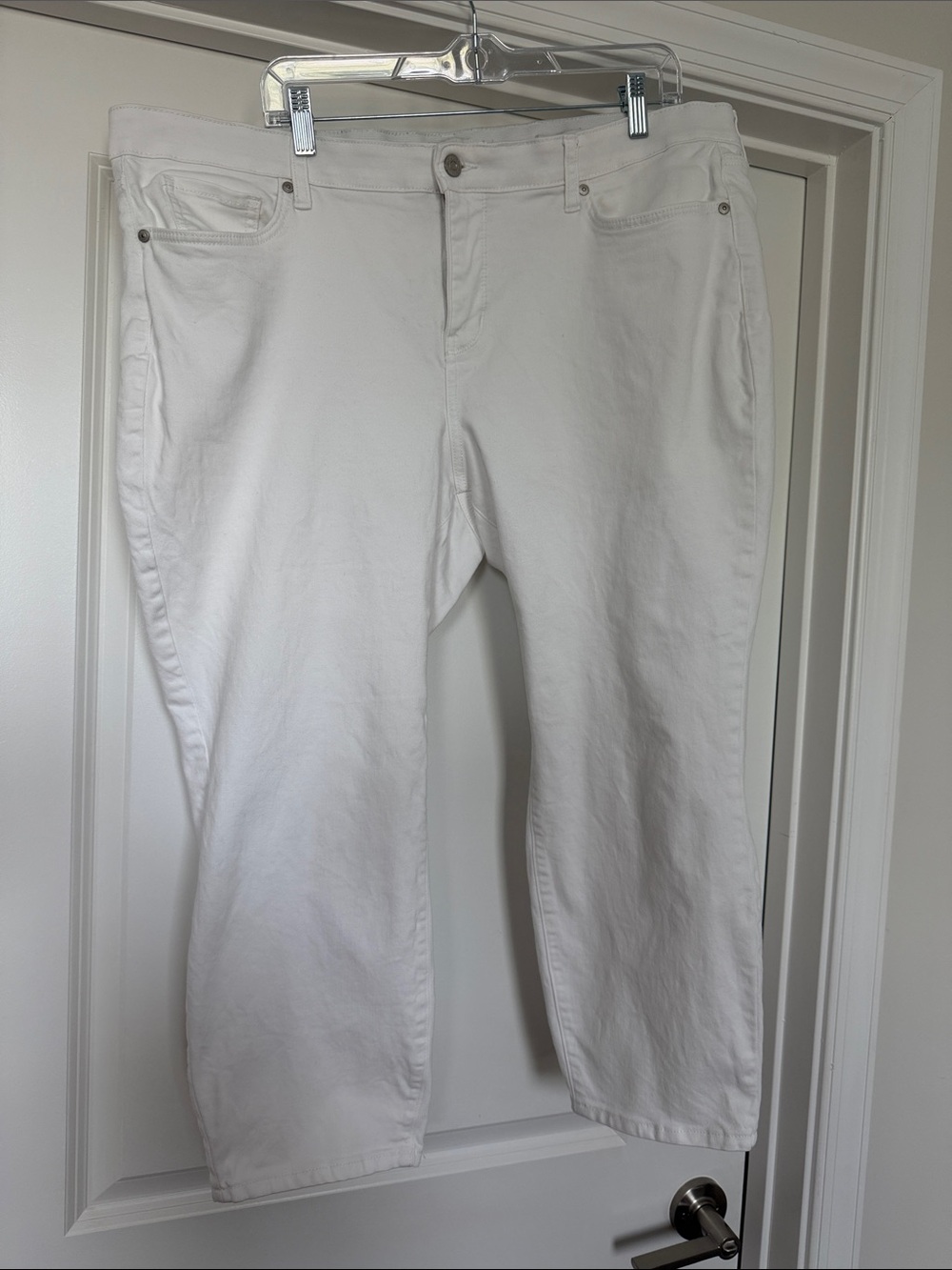 Wonderly White Cropped Ankle Jeans